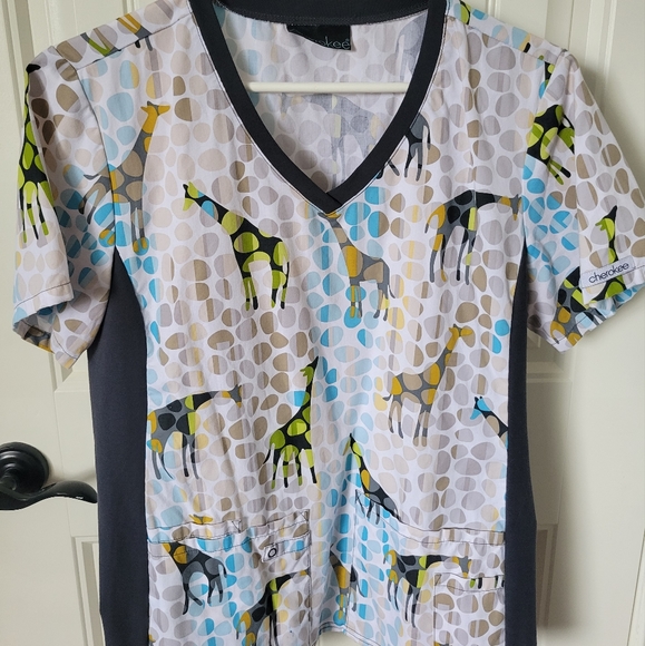 Scrub Top Haul - Picture 2 of 4